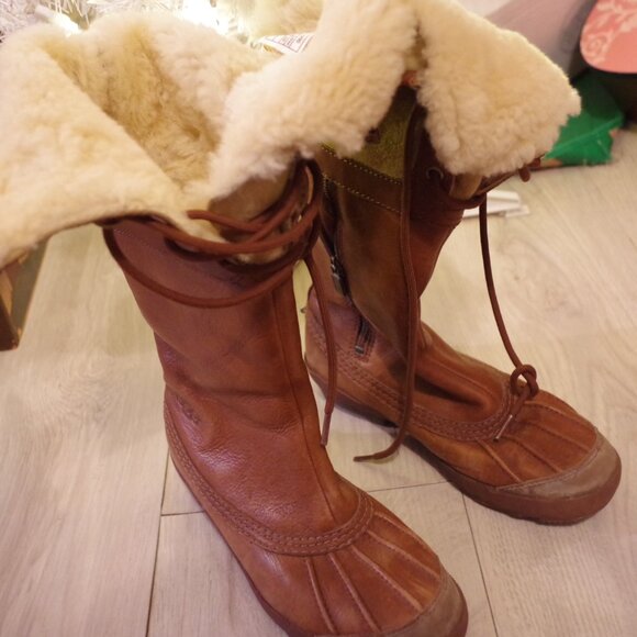 Women's Genuine Ugg Boots - Picture 5 of 5